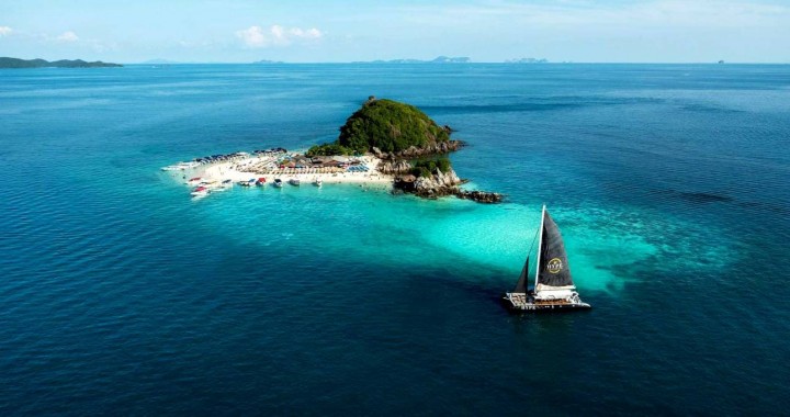 Turul catamaran Hype…