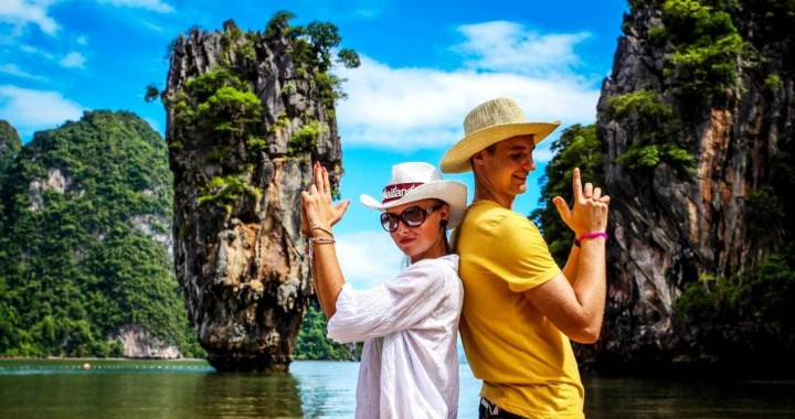 攀牙灣和詹姆斯邦德島來自Khao Lak